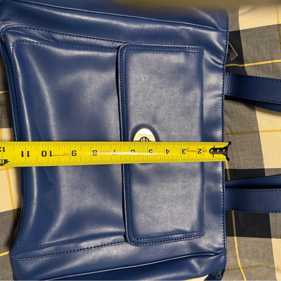 Large Danier Leather bag - Picture 11 of 13